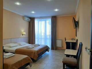 Гостиница Лотос Геленджик Комфорт 3х местный-2