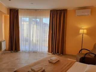 Гостиница Лотос Геленджик Люкс 2х комнатный с балконом-3