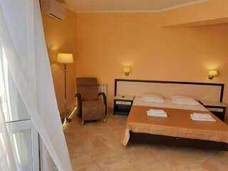 Гостиница Лотос Геленджик Люкс 2х комнатный с балконом-4