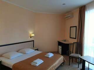 Гостиница Лотос Геленджик Комфорт 2х местный-1