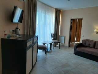 Гостиница Лотос Геленджик Люкс 2х комнатный с балконом-7