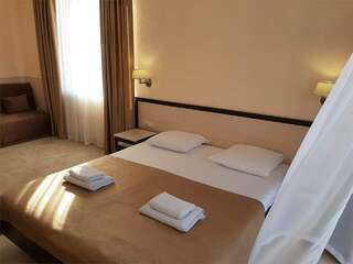 Гостиница Лотос Геленджик Комфорт 4х местный-4